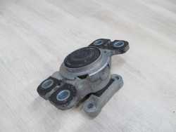 VOLVO S80 II V70 III 06-13 2.4 D5 LAPA PODUSZKA SILNIKA8G9N-7M121-AA-00