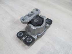 VOLVO S80 II V70 III 06-13 2.4 D5 LAPA PODUSZKA SILNIKA8G9N-7M121-AA-00