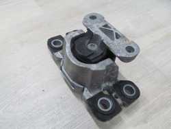 VOLVO S80 II V70 III 06-13 2.4 D5 LAPA PODUSZKA SILNIKA8G9N-7M121-AA-00