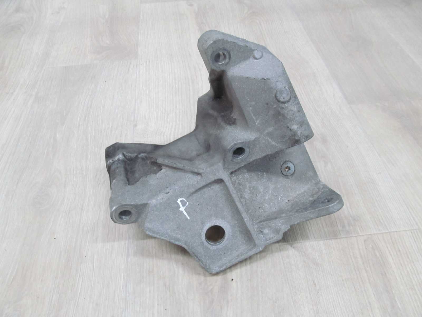 VOLVO V60 S80 II V70 III 06-13 2.4 D5 LAPA WSPORNIK SILNIKA 6G92-6P096-FC