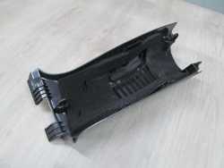 VOLVO C30 POSZYCIE OSLONA SLUPKA TYL PRAWA 6841877 06-13