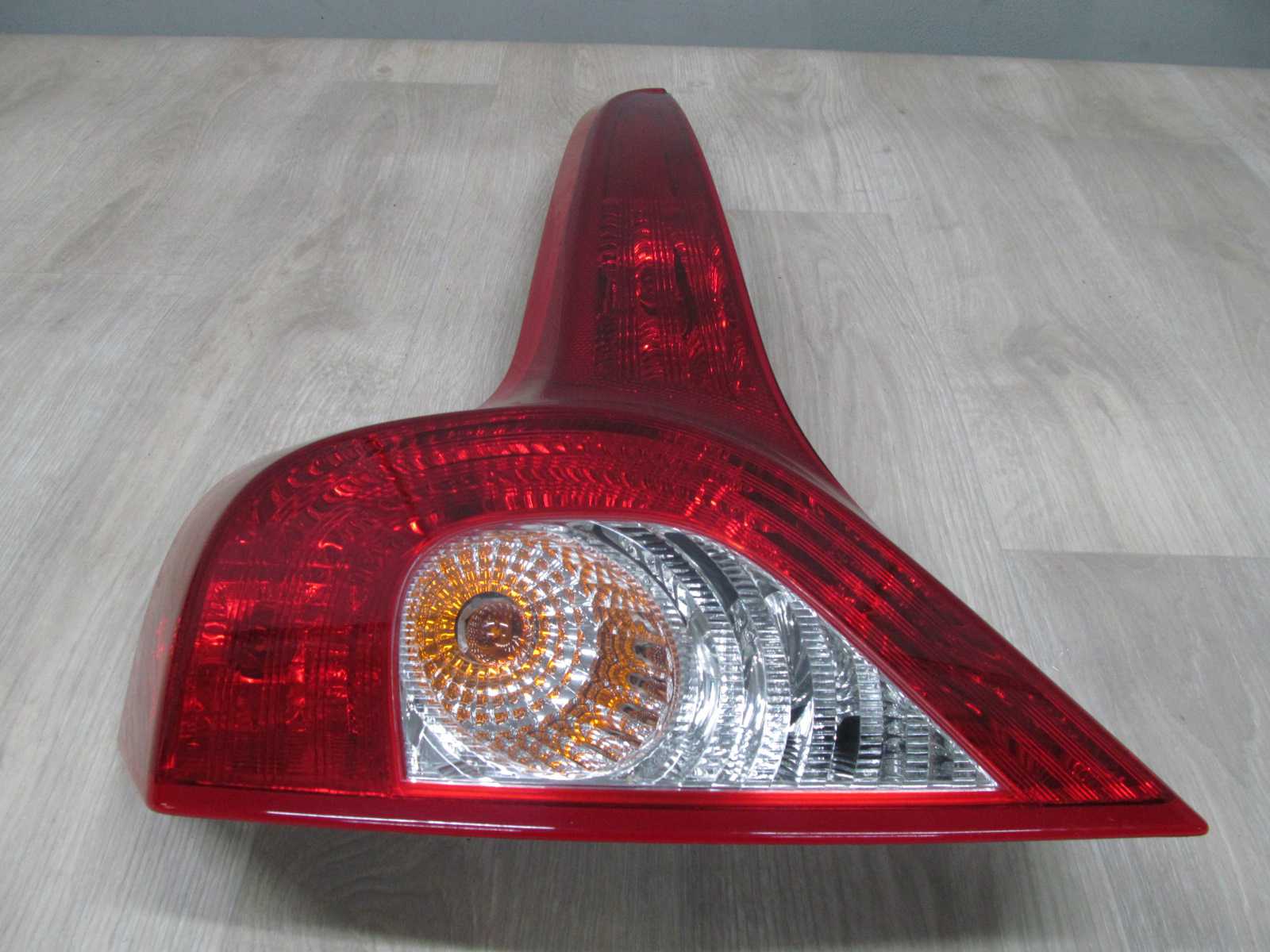 VOLVO C30 06-13 LAMPA TYL LEWA TYLNA EU 27710105
