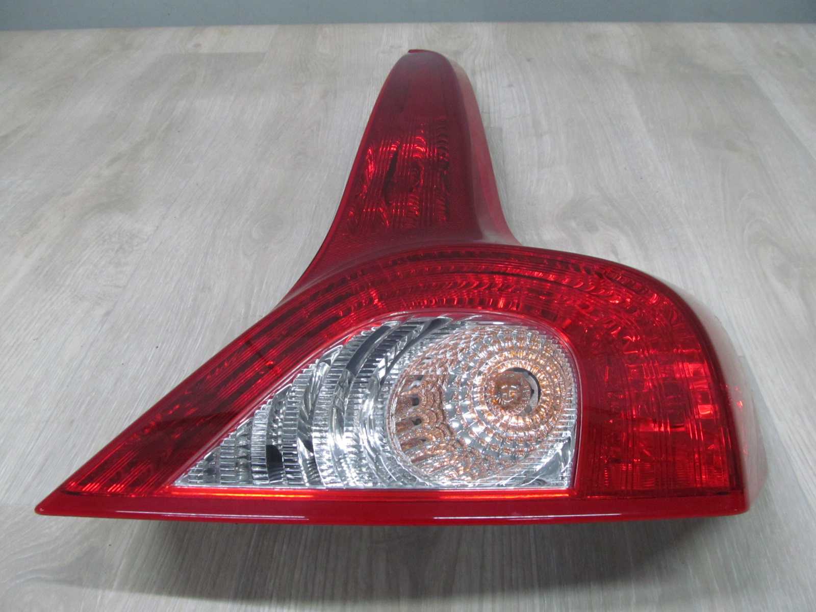 VOLVO C30 06-13 LAMPA TYL PRAWA TYLNA EU 27710205