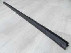 VOLVO C30 06-13 LISTWA ZGARNIAJACA USZCZELKA DRZWI LEWA