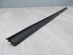 VOLVO C30 06-13 LISTWA ZGARNIAJACA USZCZELKA DRZWI LEWA