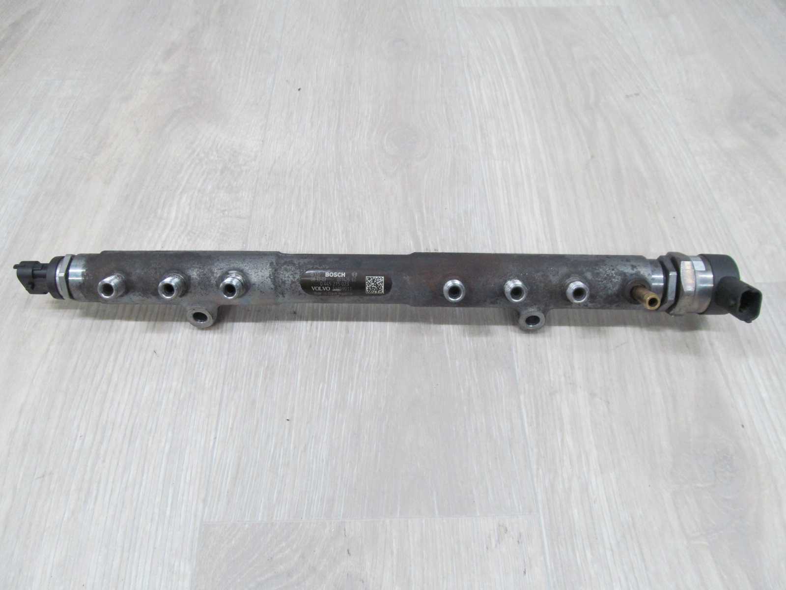 VOLVO S80 II V70 III 2.4 D5 06-13 LISTWA WTRYSKOWA CZUJNIK 31259011 0445215023