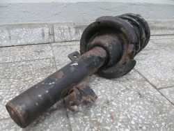 VOLVO C30 S40 V50 1.6 2.0 D AMORTYZATOR MCPERSON PRZOD PRAWY 31277599 6N51-18045-AAC