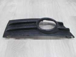 VOLVO C30 06-10 KRATKA ATRAPA HALOGENU ZDERZAKA PRAWA 30657196