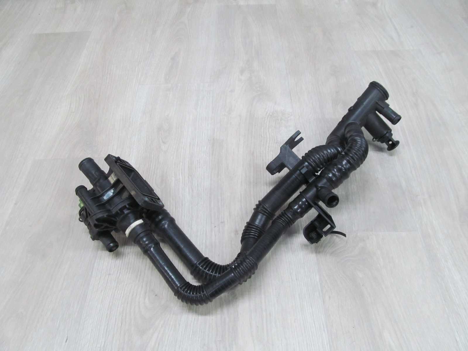 VOLVO C30 S40 V50 C70 1.6 D MAGISTRALA WODNA OBUDOWA TERMOSTATU 9647768980 9647767180