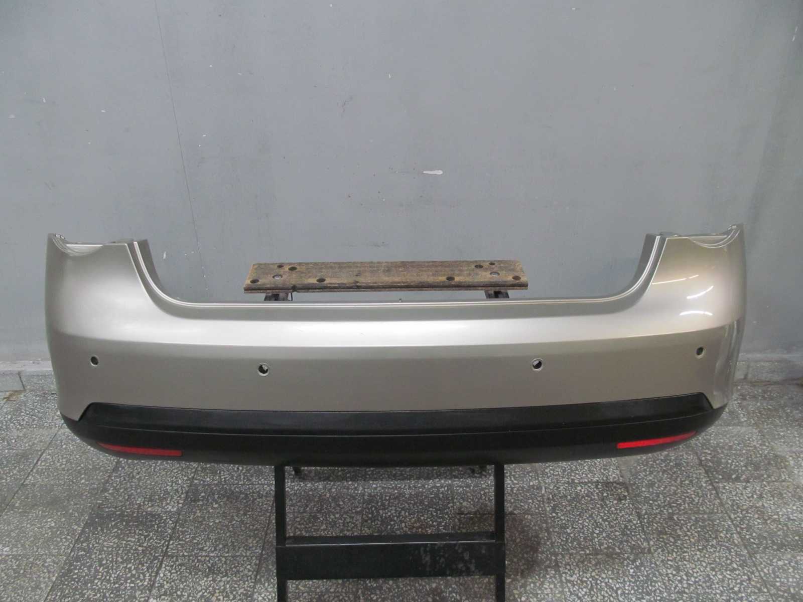 VW JETTA 05-10 SEDAN ZDERZAK TYL TYLNY PDC LD1W