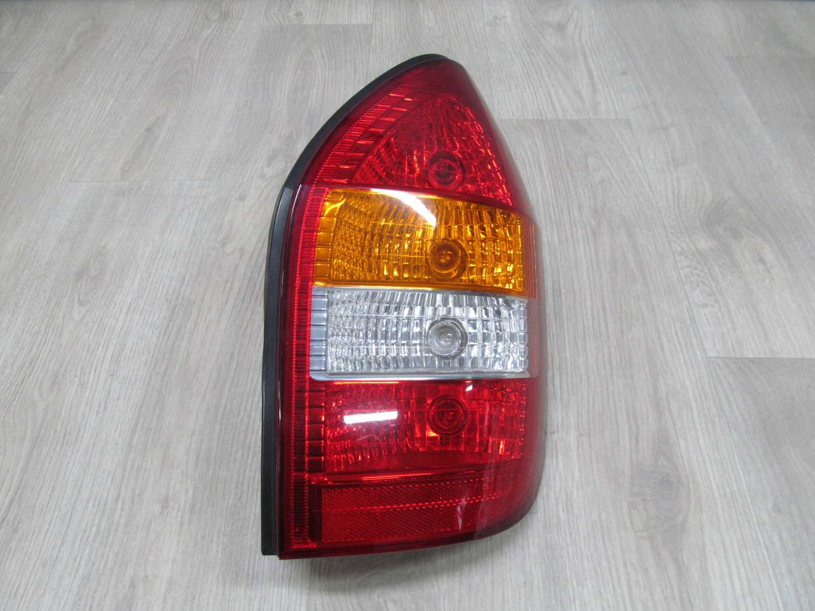 OPEL ZAFIRA A 99-05 LAMPA TYL PRAWA