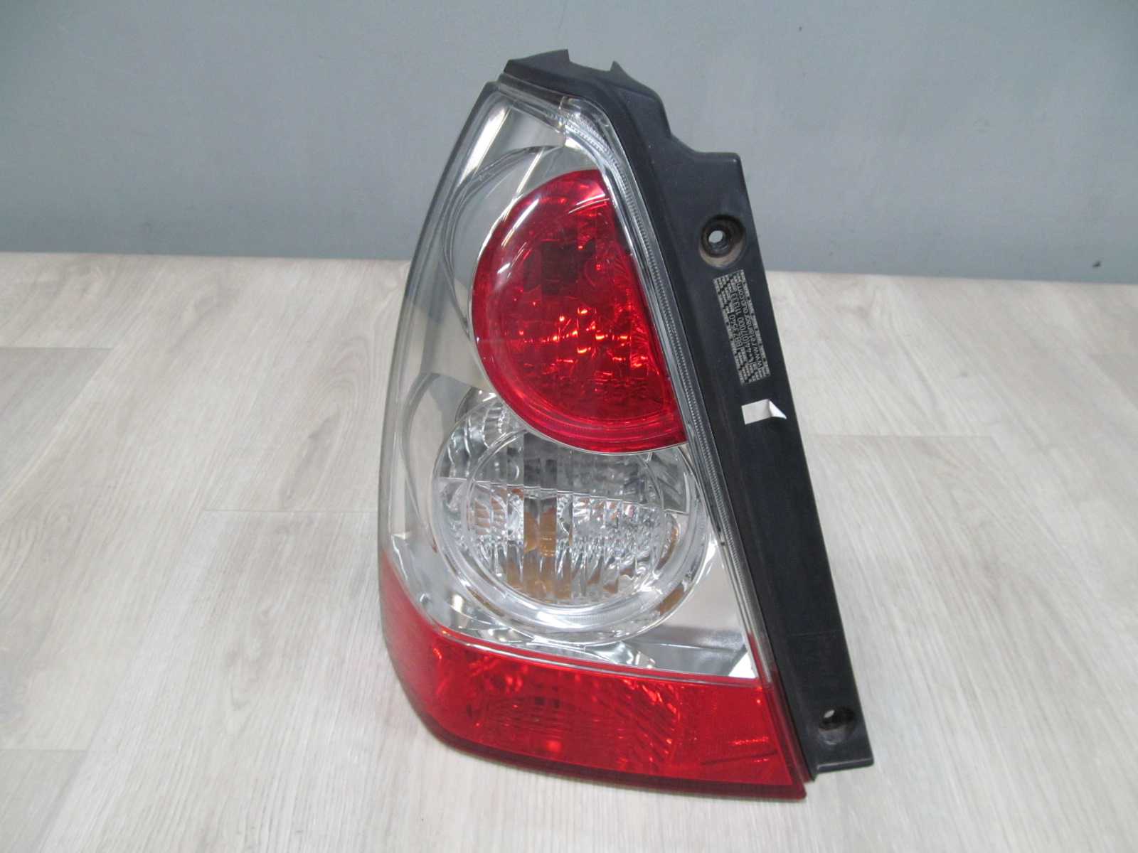 SUBARU FORESTER II LIFT SG LAMPA TYL LEWA 06-08 EU