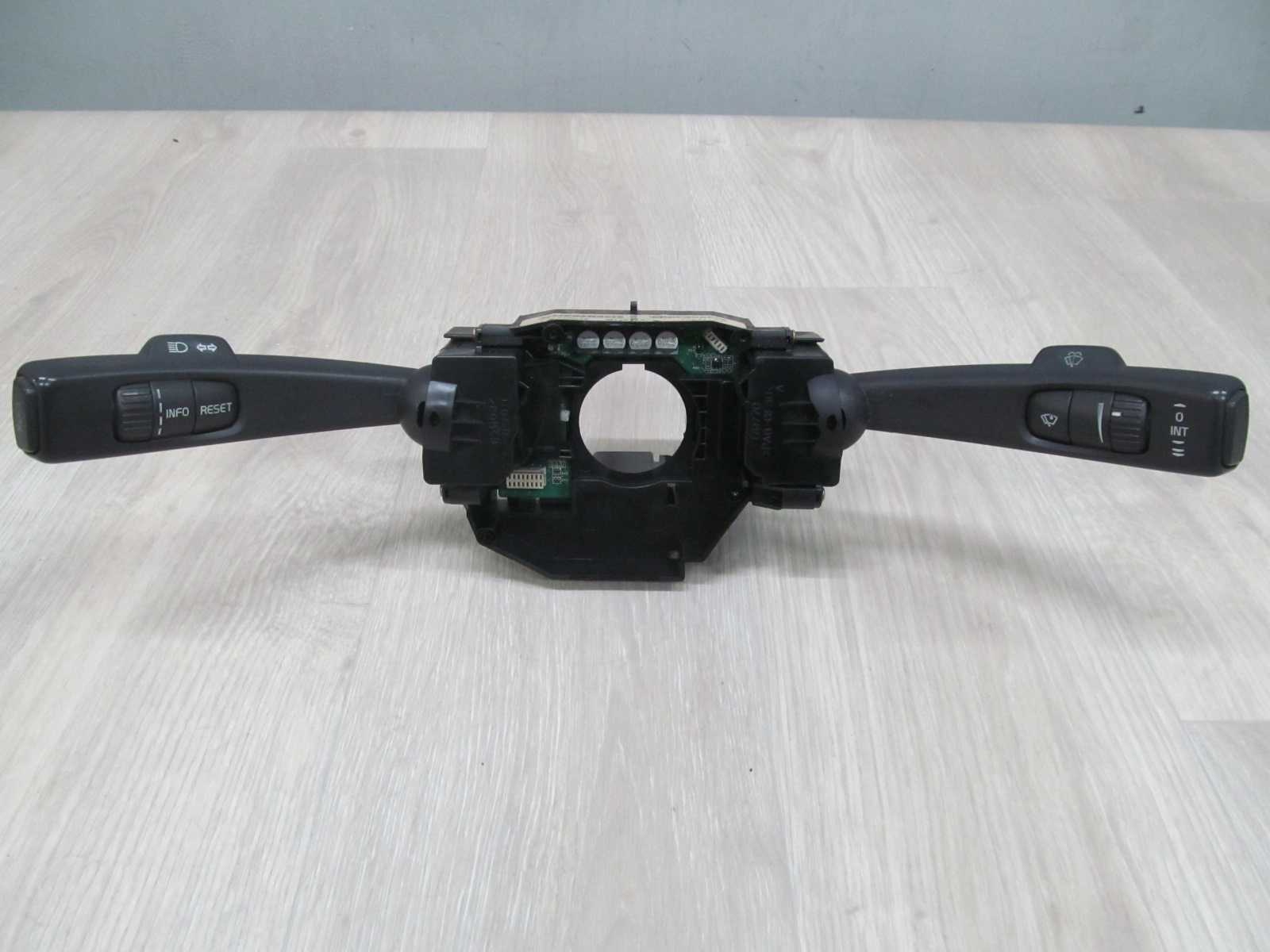 VOLVO C30 S40 V50 C70 06-13 MANETKA PRZELACZNIK ZESPOLONY PAJAK 30710338