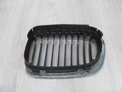 BMW 3 E46 COUPE GRILL NERKA ATRAPA PRAWA 8208672 00-06