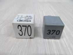 AUDI VW SEAT SKODA PRZEKAZNIK 370 8D0951253