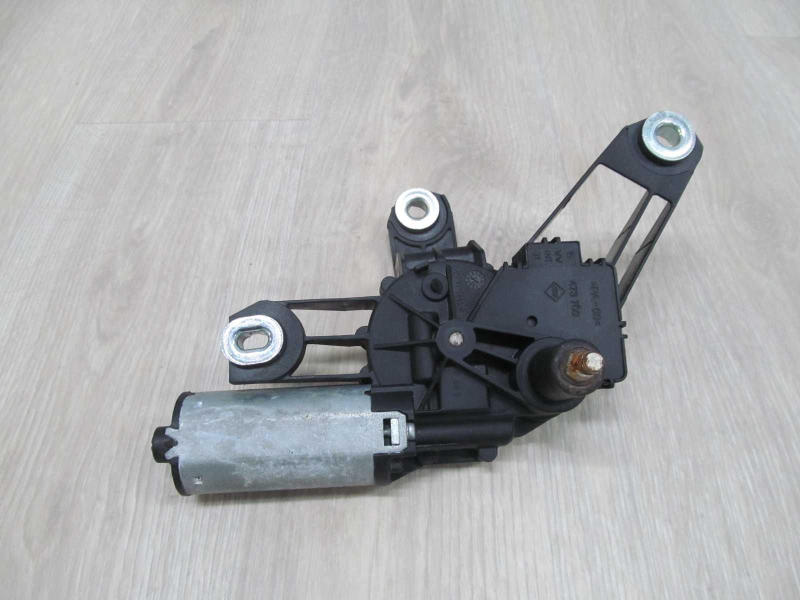 SKODA FABIA I 99/07 SILNICZEK WYCIERACZKI TYL 6Y9955711A