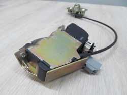 VOLVO S60 LIFT 04-10 ZAMEK WKLADKA KLAPY BAGAZNIKA TYL 8679694