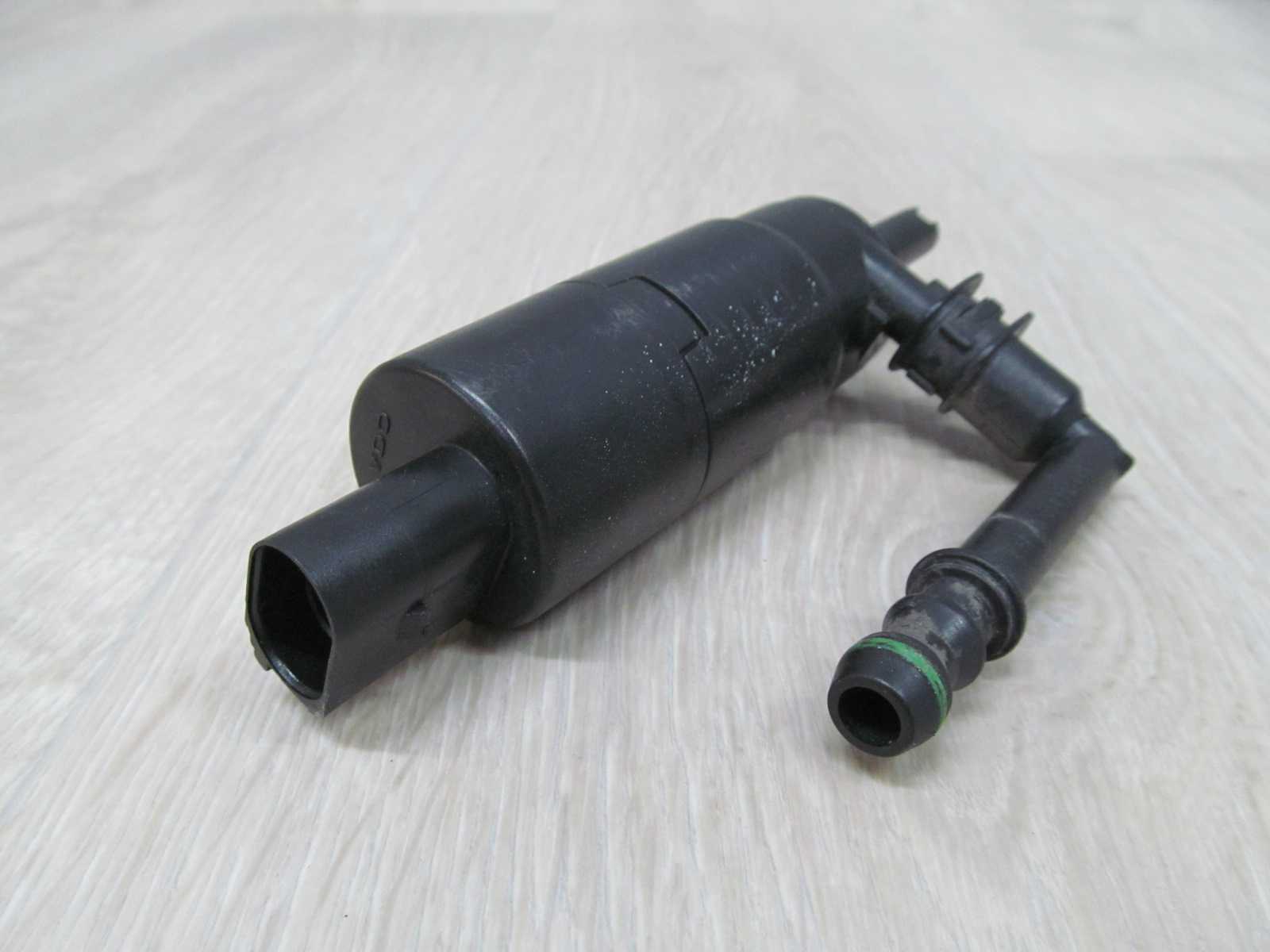 VW GOLF V JETTA PASSAT SKODA POMPKA SPRYSKIWACZY LAMP REFLEKTOROW 3B7955681