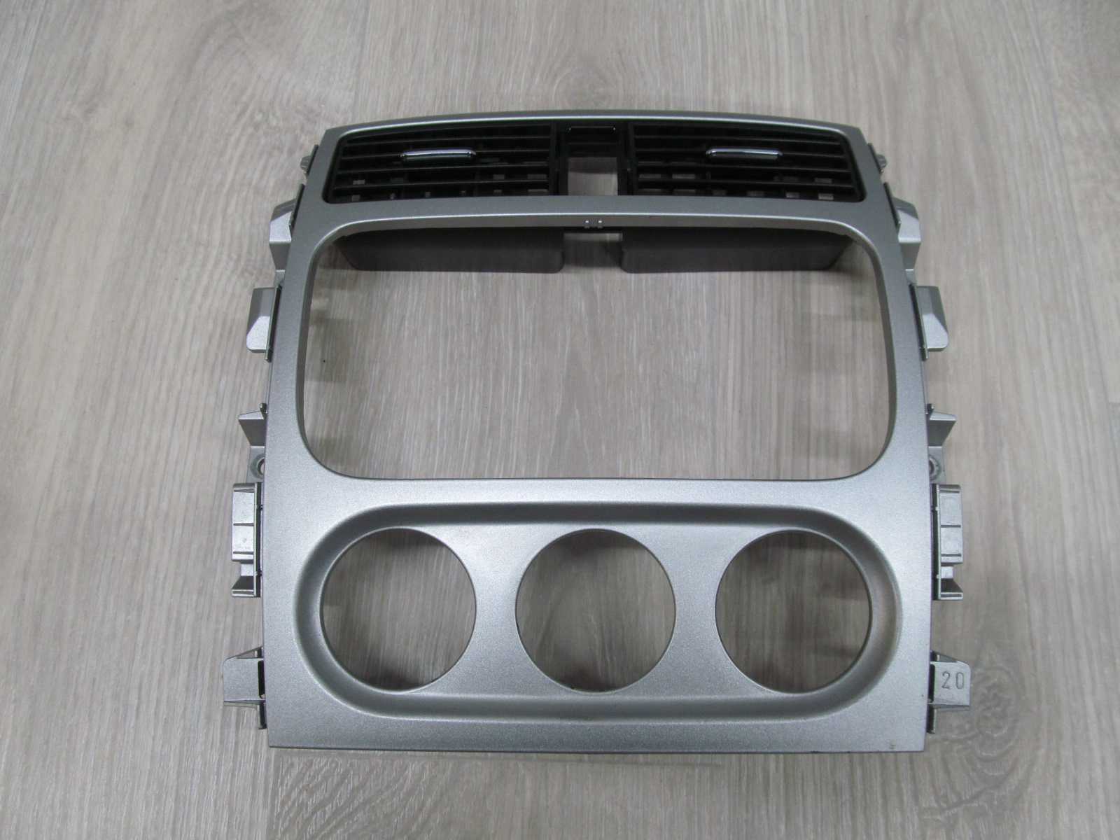 SUZUKI LIANA RAMKA OSLONA KONSOLI KRATKA NAWIEWU 01-10