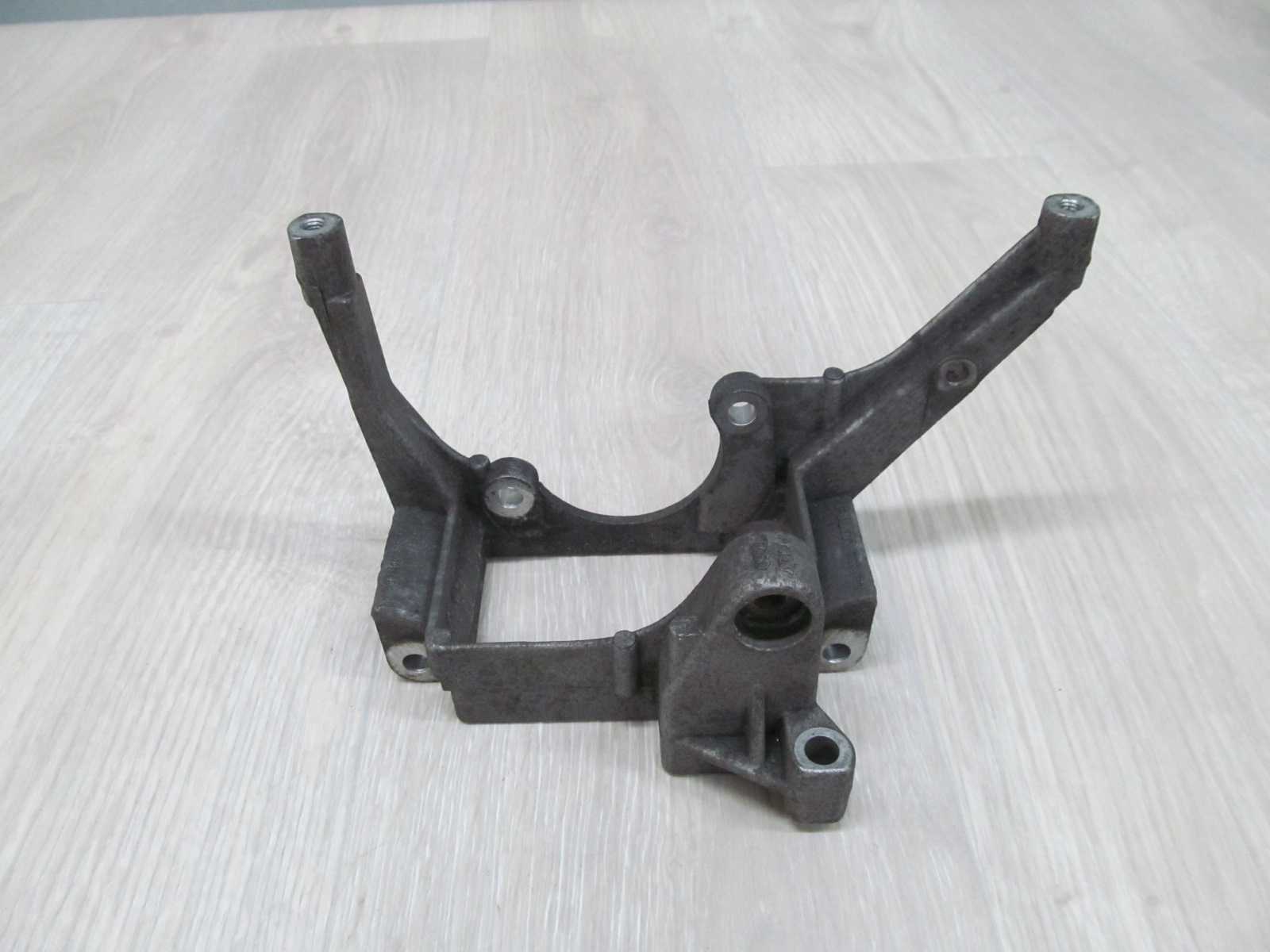 VW AUDI 2.4 V6 LAPA WSPORNIK POMPY WSPOMAGANIA 078145383G