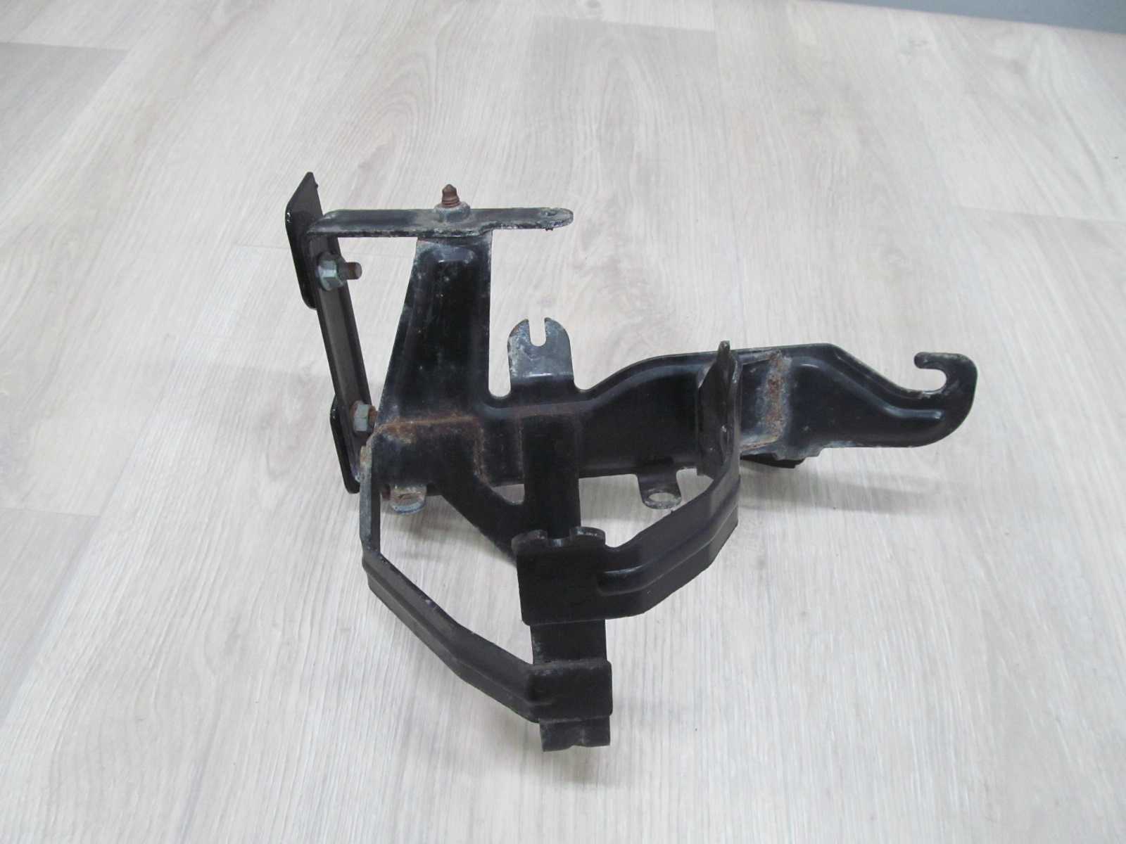 AUDI A2 PODSTAWA MOCOWANIE LAPA POMPY WSPOMAGANIA 8Z0423845E