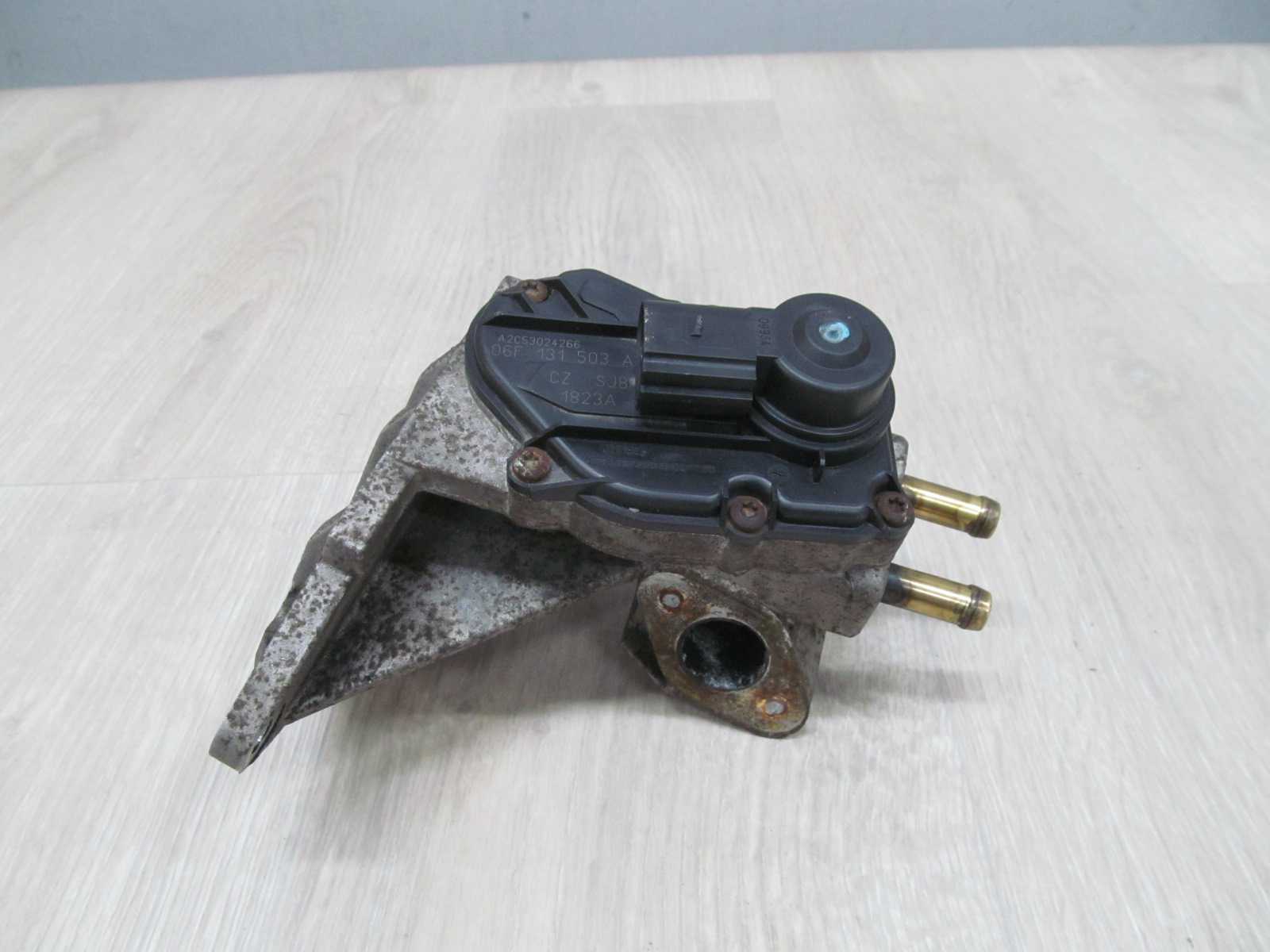 VW AUDI 2.0 FSI ZAWOR EGR 06F131503A