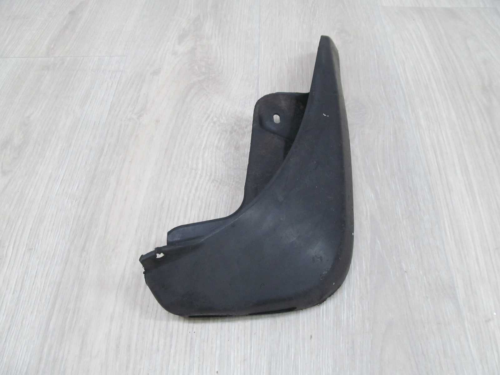 AUDI A4 B6 CHLAPACZ OSLONA TYL PRAWY 8E0075101