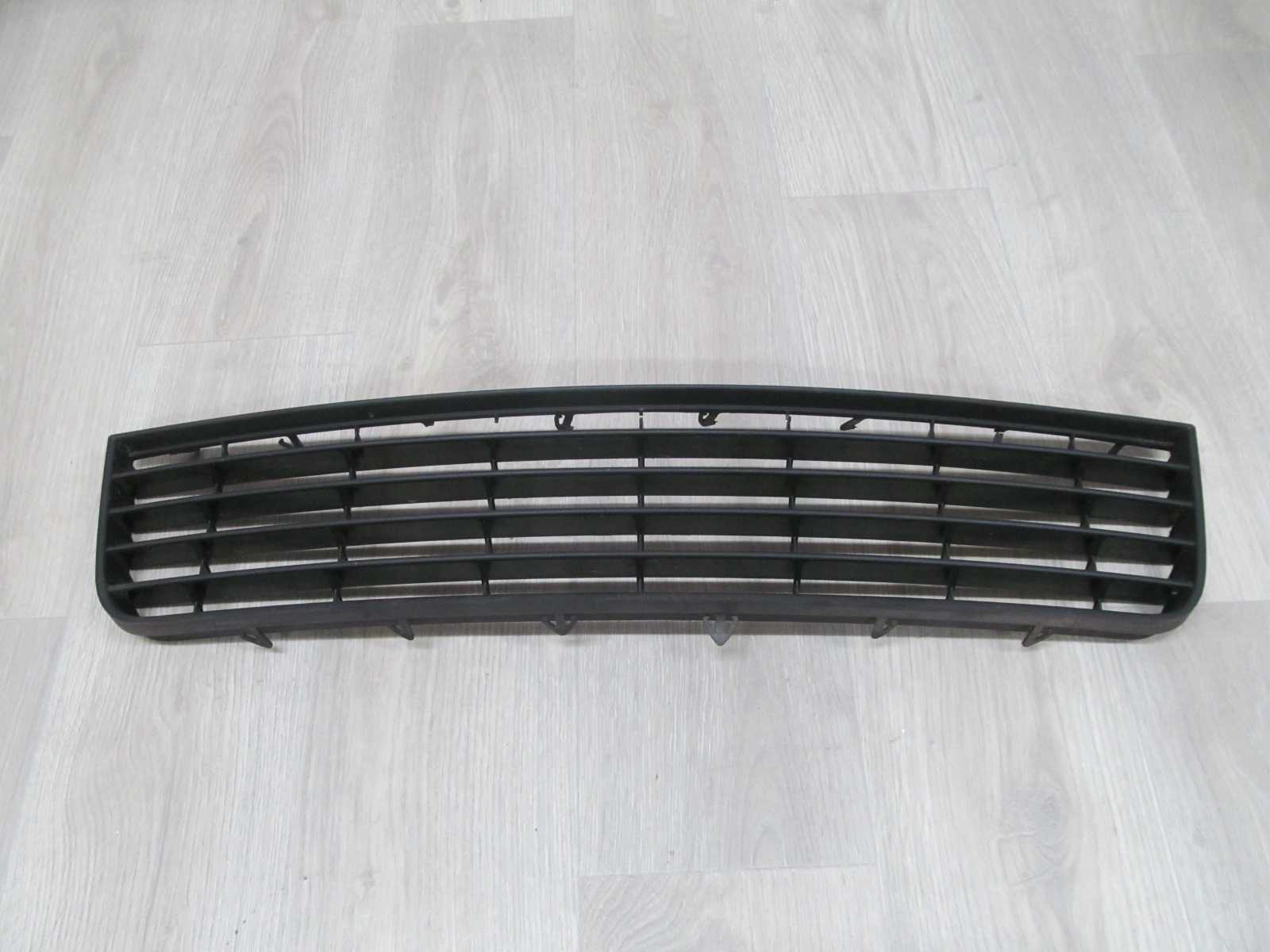 VW GOLF V JETTA 03-09 KRATKA ATRAPA ZDERZAKA SRODKOWA 1K0853677