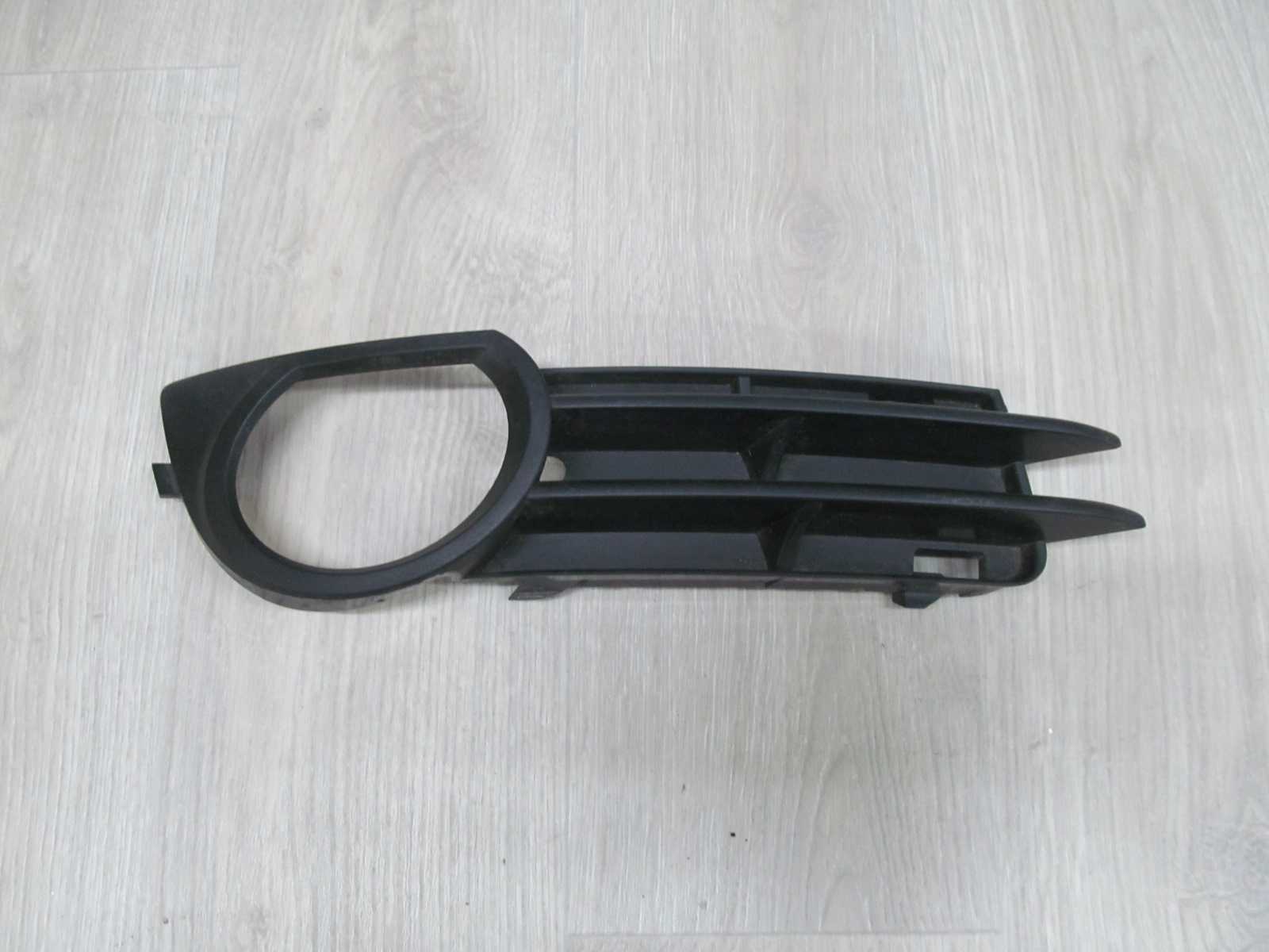 AUDI A3 8P KRATKA ATRAPA ZDERZAKA PRZOD PRAWA 8P4807682 03-08