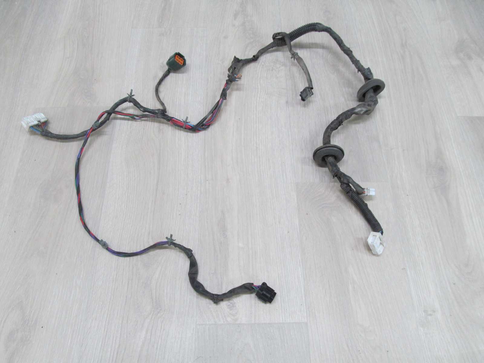 NISSAN CABSTAR MAXITY NT400 WIAZKA INSTALACJA DRZWI PRAWA 07-15
