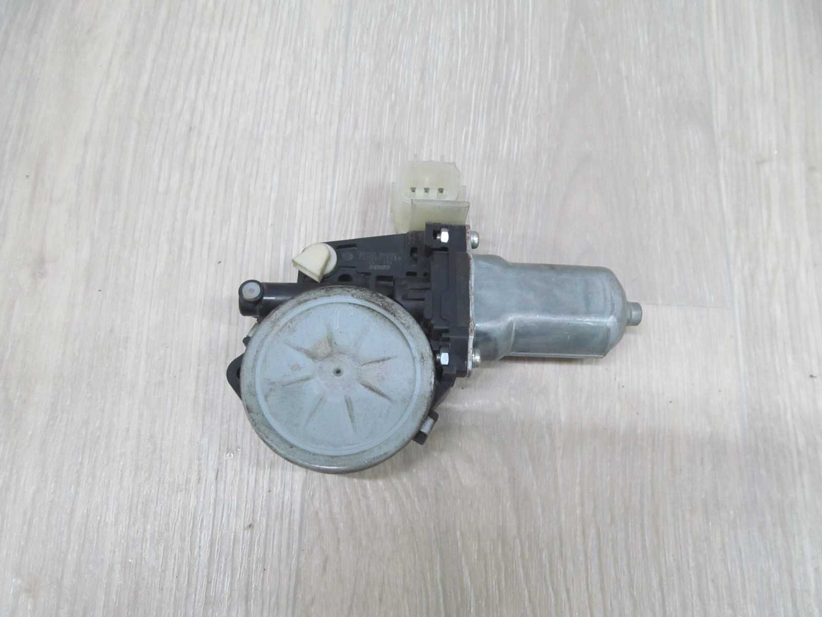 NISSAN CABSTAR MAXITY NT400 SILNICZEK SZYBY PRAWY 80730-MA00C 07-15