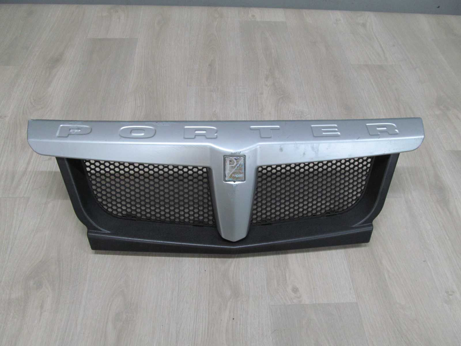 PIAGGIO PORTER 10- GRILL ATRAPA ZDERZAKA PRZOD