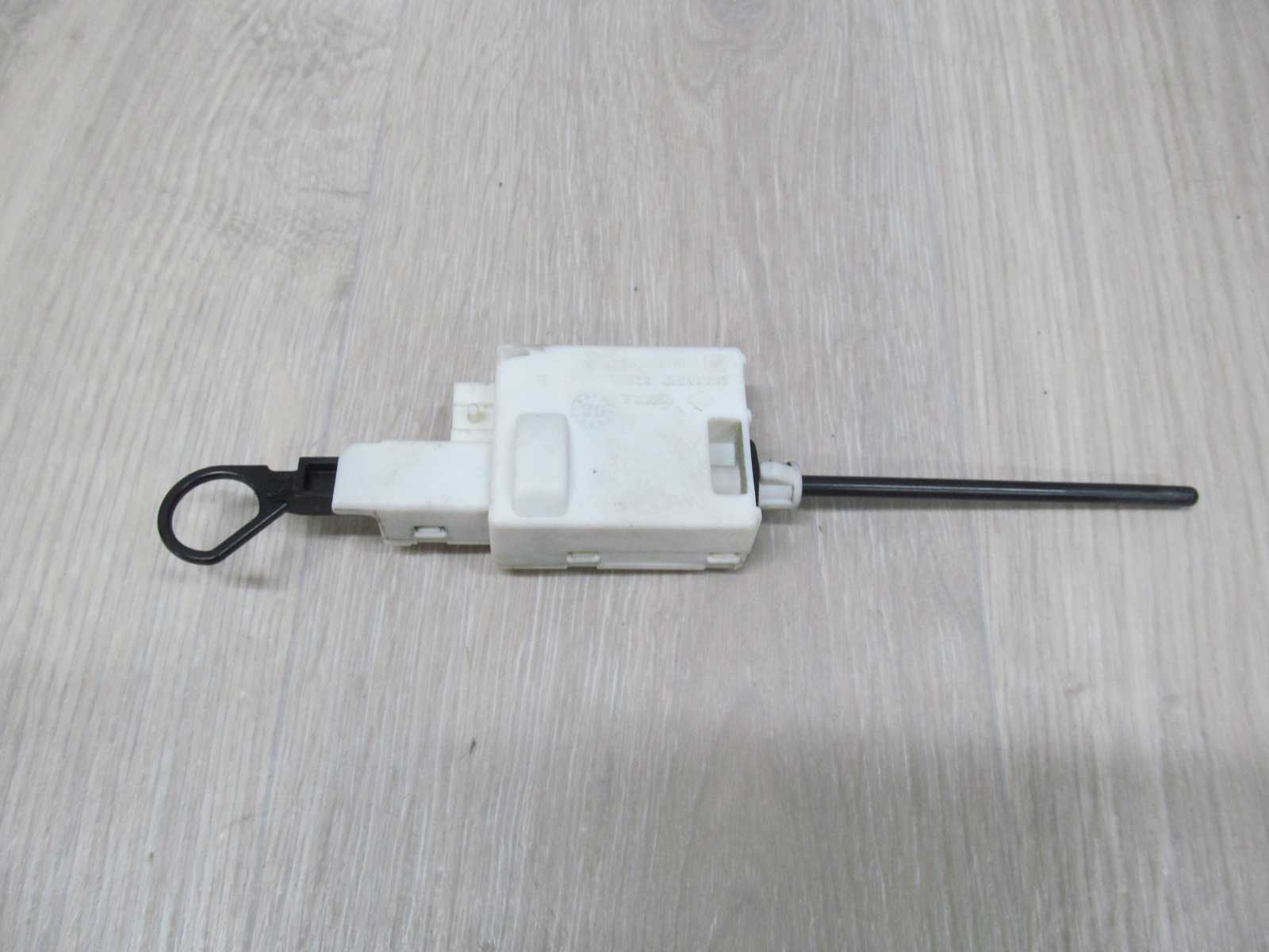 OPEL VIVARO TRAFIC 01-14 SILOWNIK KLAPKI WLEWU PALIWA 8200032984 91166188