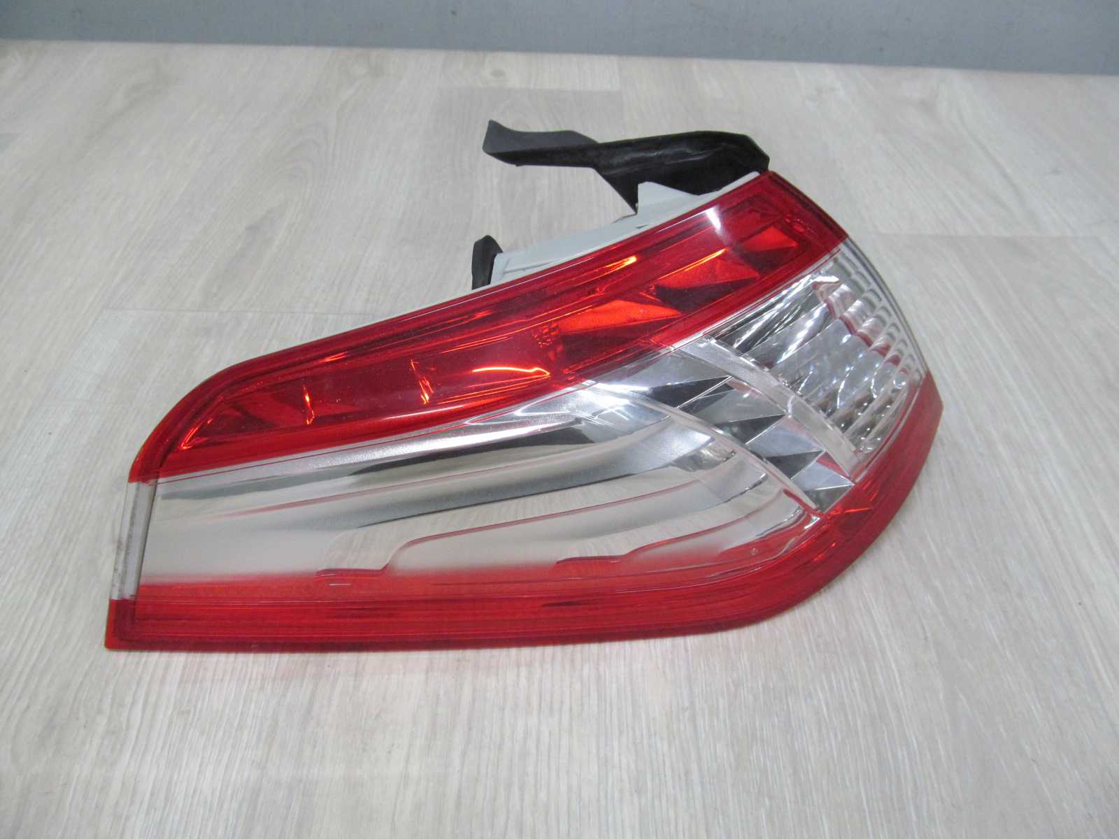 PEUGEOT 508 SW LAMPA TYL LEWY LED 9686779580 10-14