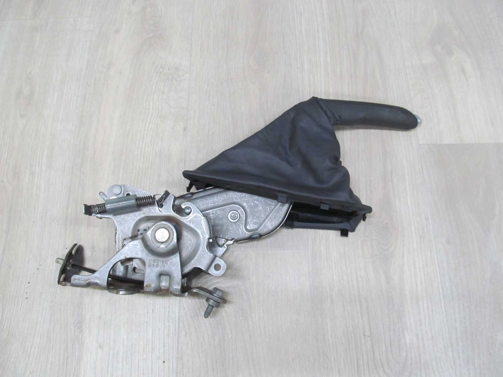 PEUGEOT 508 DZWIGNIA HAMULCA RECZNEGO 98043969ZE 10-18