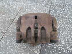 NISSAN CABSTAR MAXITY NT400 ZACISK HAMULCOWY PRZOD LEWY 07-18
