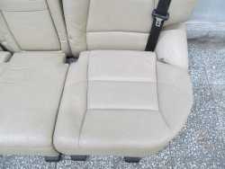 VOLVO V70 XC LIFT FOTEL KANAPA SKORA TYL JASNA 99-07