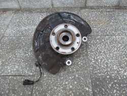VOLVO S60 V70 00- 2.4 D5 PIASTA ZWROTNICA PRZOD PRAWA 9461944