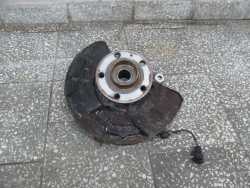 VOLVO S60 V70 00- 2.4 D5 PIASTA ZWROTNICA PRZOD PRAWA 9461944