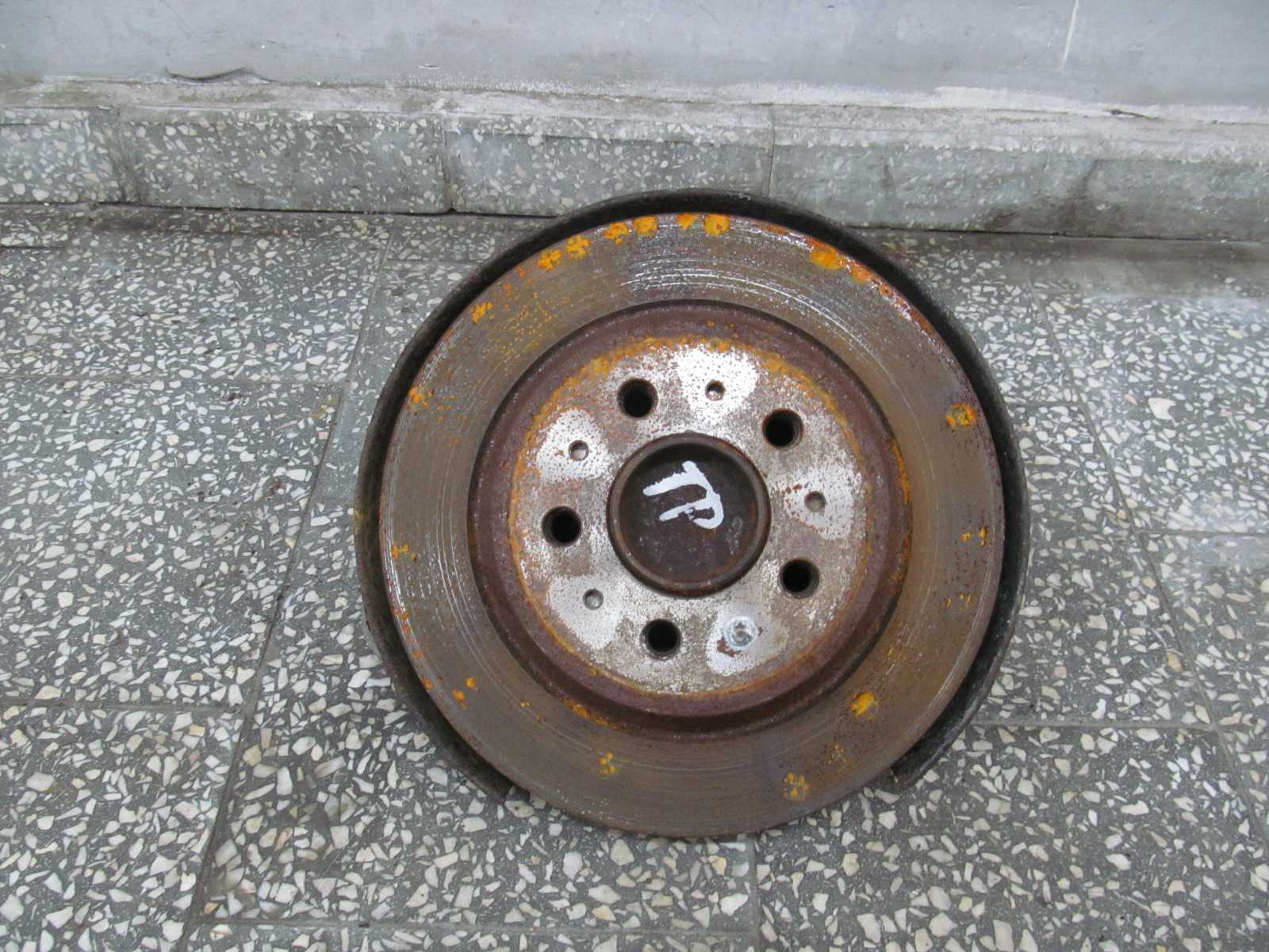 VOLVO S60 V70 XC70 00- PIASTA ZWROTNICA TYL PRAWA 9200624