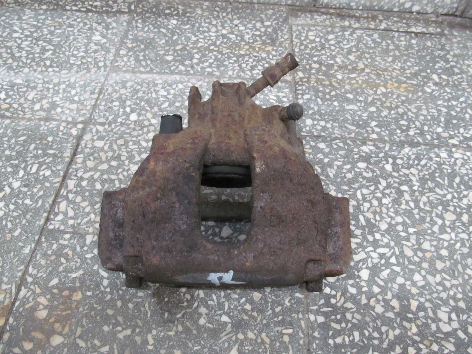 VOLVO S60 V70 00- 2.4 D5 ZACISK HAMULCOWY PRZOD LEWY 9209722