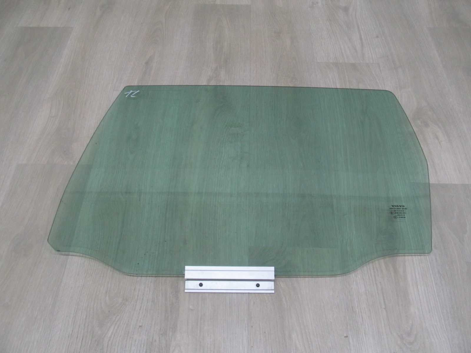 VOLVO V70 XC LIFT SZYBA BOCZNA DRZWI TYL LEWA 43R-001105