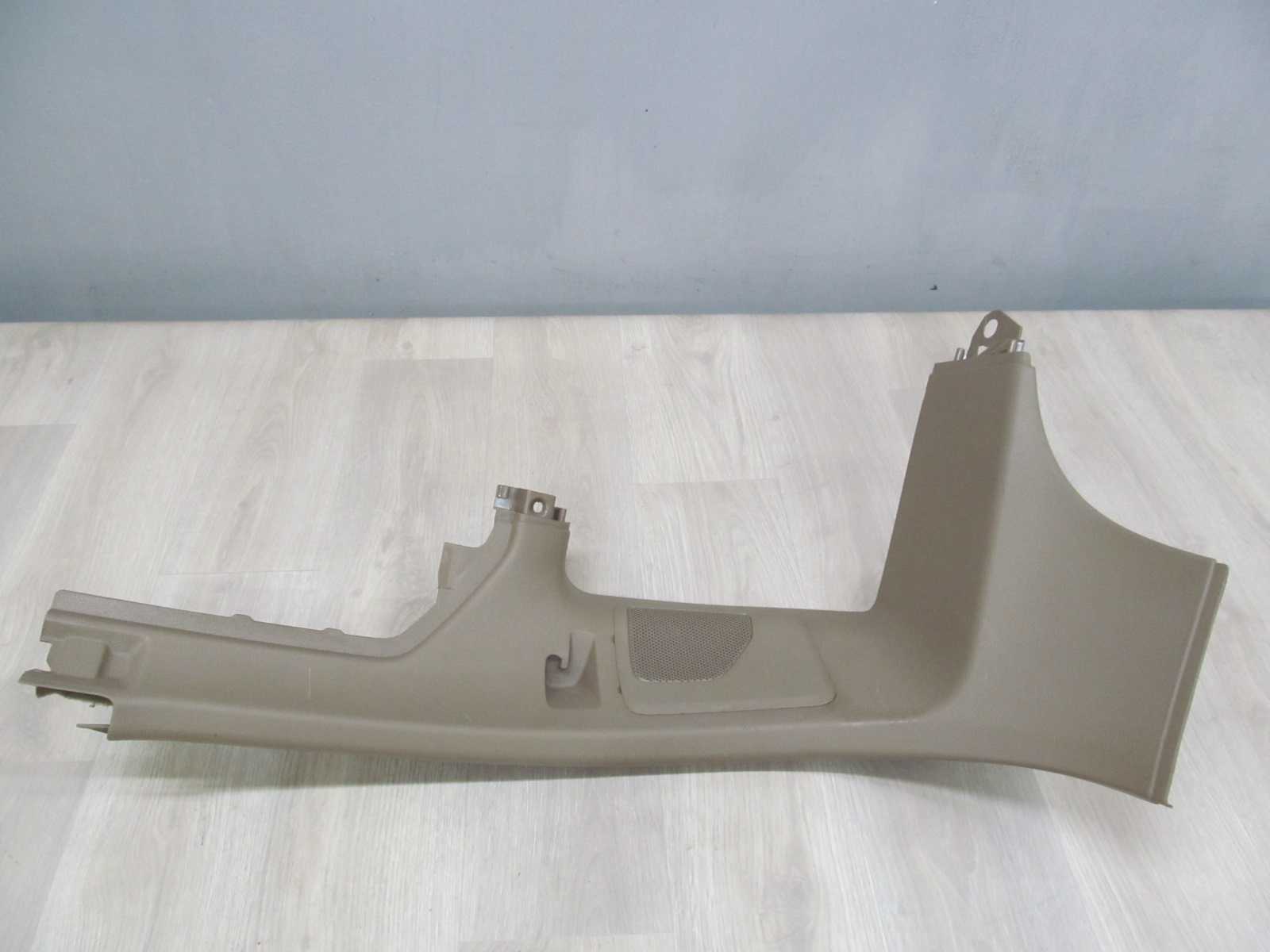 VOLVO V70 XC LIFT POSZYCIE OSLONA SLUPKA BAGAZNIKA TYL PRAWY 04-07