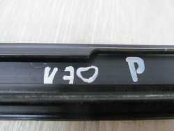 VOLVO V70 XC70 LISTWA DACHOWA DACHU PRAWY SRODEK 39992868 99-07
