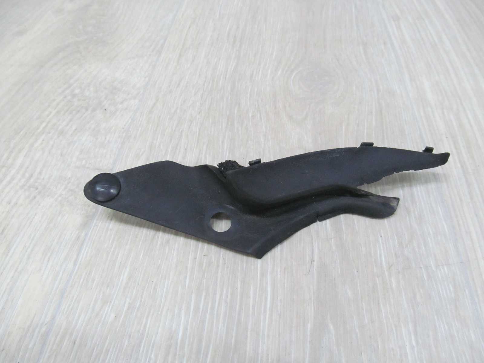 VOLVO S60 V70 XC70 OSLONA USZCZELKA PODSZYBIA PRAWA 8663896 99-07