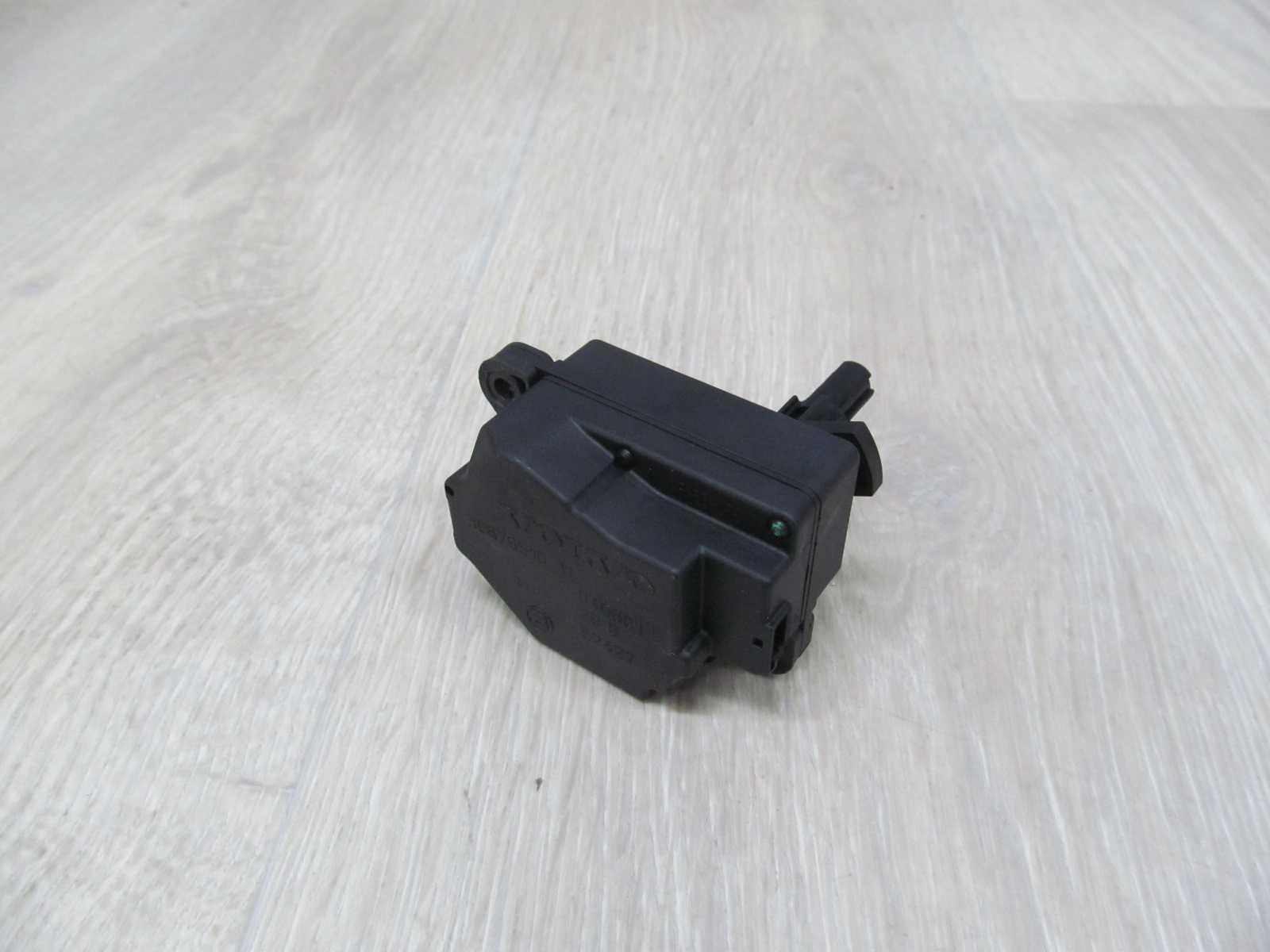 VOLVO S60 V70 XC70 SILNICZEK NAGRZEWNICY 30676510 TL 99-07