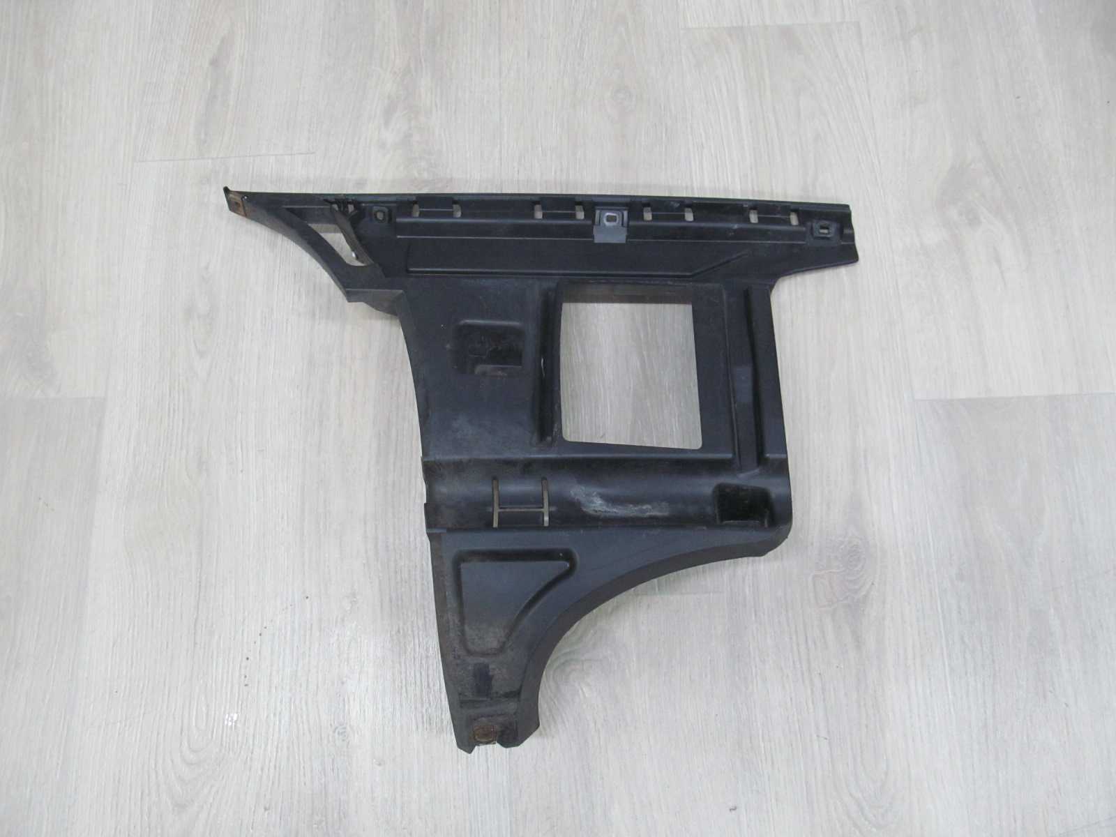 VOLVO V70 XC70 LIFT  04-07 SLIZG ZDERZAKA TYL LEWY 08693382