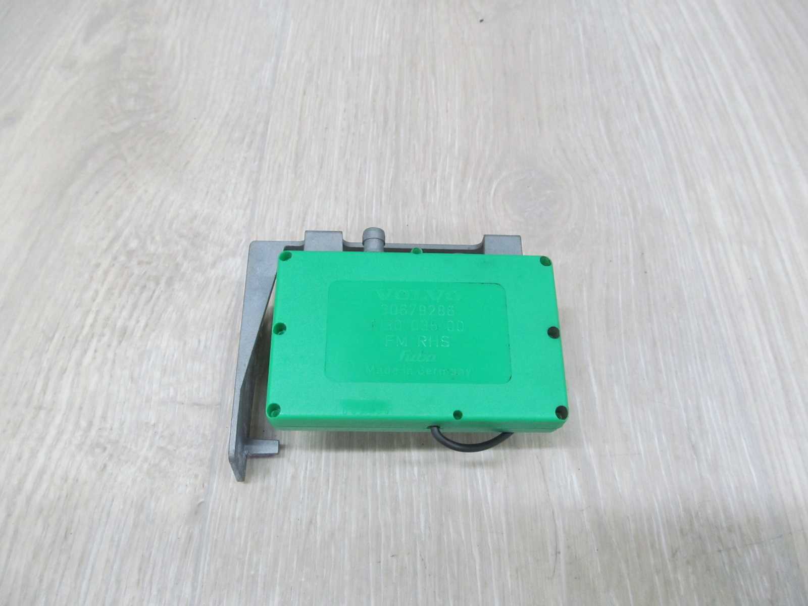 VOLVO S60 V70 LIFT 04- WZMACNIACZ ANTENY 30679286