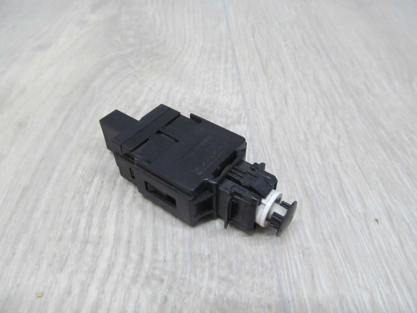 VOLVO S60 V70 XC70 CZUJNIK HAMULCA SWIATEL STOP 8622064
