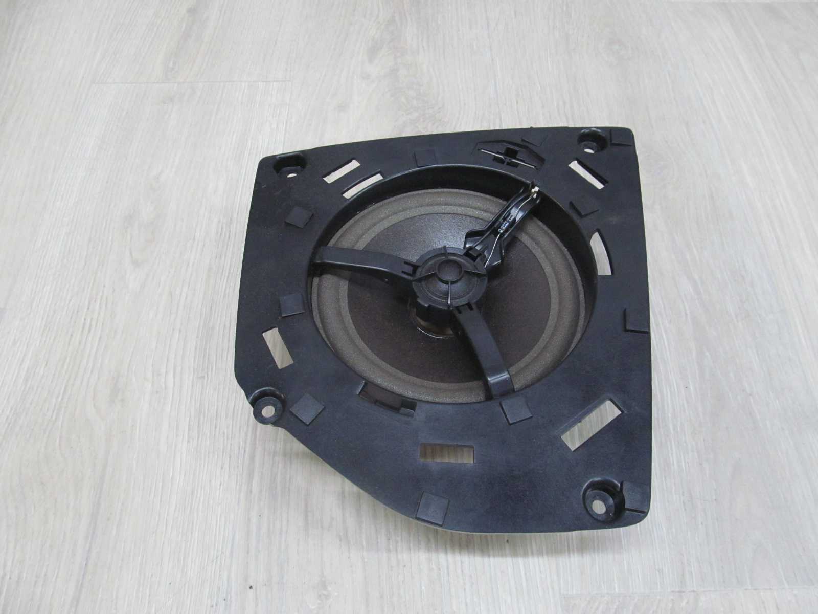 VOLVO S60 V70 XC70 00-10 GLOSNIK CENTRALNY DESKI KONSOLI 3533995